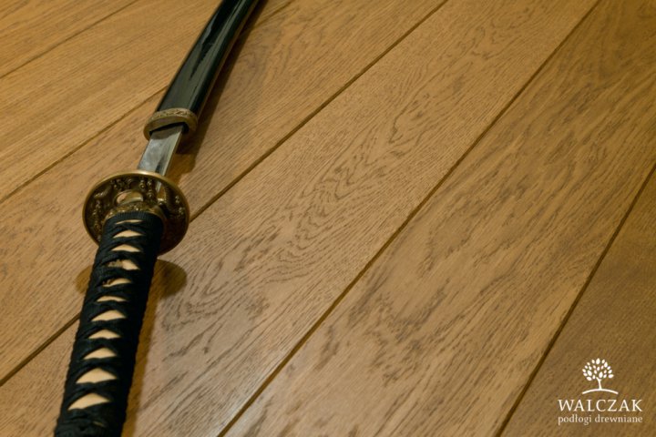Holzdiele Eiche Farbe Kognak L27 (Glatt)